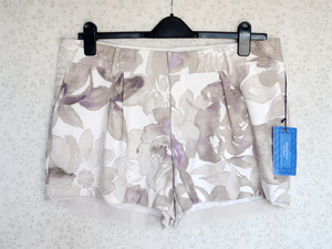Image of NWT Simply Vera Wang Floral Shorts {Size 16}