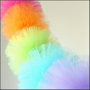 Image of NOVEDAD! POMPONES TUL // TULLE POM POMS (IVA INCL.)