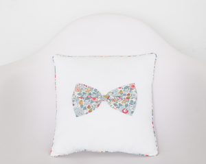 Image of Coussin Noeud En véritable Liberty of London (2 tailles)