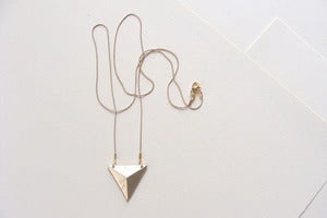 Image of Pirámide Colgante / Necklace