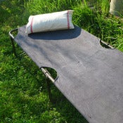 Image of [lit de camp militaire toile grise]