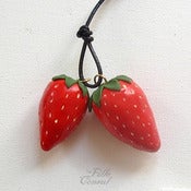 Image of Deux fraises en pendentif