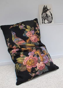 Image of coussin oiseau en point de croix 