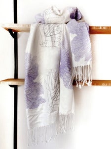 Image of Quartz Crystal and Seafan Heart Scarf (White)