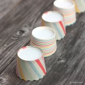 Image of Moules à muffins ou cupcakes à rayures multicolores - par 6 - 2 modèles