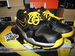 Image of Trainer 1.2 Mid "LiveStrong Foundation" *PRE-OWNED*