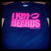 Image of BLACK WITH PINK PRINT "I KISS BEARDS" T-SHIRT 