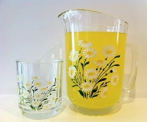 Image of VINTAGE SET OF 6 DAISY GLASSES AND JUG