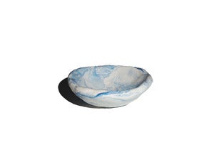 Image of MARBLED COLLECTION / PINCH POT in blue//