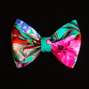Image of Hawaiian Print Bow