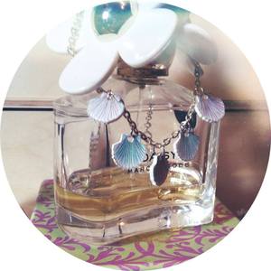 Image of She wears Seashells Necklace 
