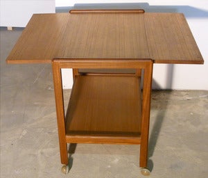 Image of TABLE DESSERTE SCANDINAVE EN TECK ANNÉES 60 - REF.1283