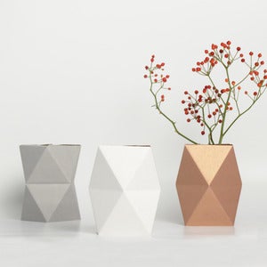 Image of snug.vase - low