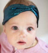 Image of tiny metallic blue and black turban