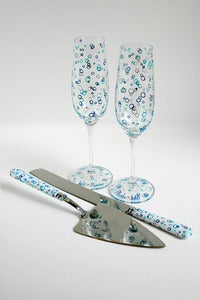 Image of Ocean Bubbles Cake Cutters and Personalized Champagne Flutes