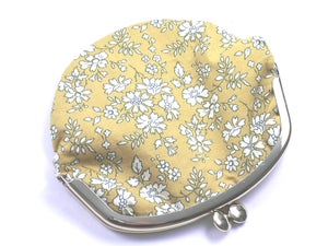 Image of Coin purse / White flowers / Mustard