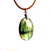 Image of Pahiwa Oval v2 - Labradorite and leather necklace