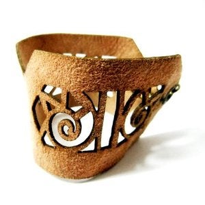 Image of Anmarkdesign - French Lace Leather Cuff