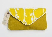 Image of the summer snap clutch (yellow!)