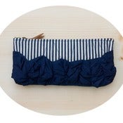 Image of a roundy-bottomed tough ruffles zipper purse in conductor stripe + navy