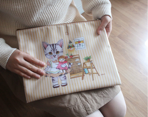 Image of Uncle cat pouch L -Mary