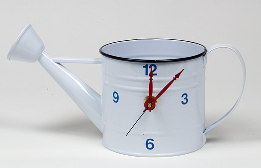 Sulama Kabı masa saatleri              Tasarımcı :  Julie Zeelander Design (Clocksandpots)