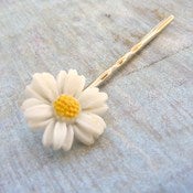 Image of Spring Daisy Bobby Pin