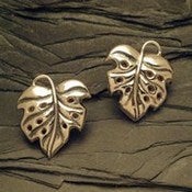 Image of Monstera Earrings Small (clipped)