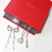 Image of Each individual Huari product comes in its own Huari gift box