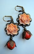 Image of Boucles d'oreilles Fleurs de Printemps Pêche/Gris perle