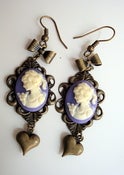 Image of Boucles d'oreilles baroques Petits camées mauves