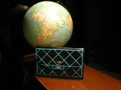 Image of Sac/pochette en cuir noir, dessin turquoise.