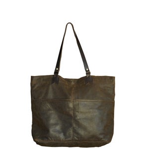 Image of Arrow Front Pockets Tote<br>Super Soft Leather