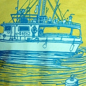 Dirty ol' boat on yellow XL only $18