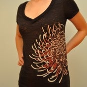 Image of spider mum BLACK vneck