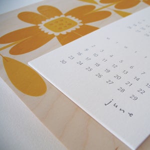Image of happy days calendar . daisy-do