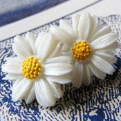 Image of Spring Daisy Earrings