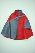 Image of Patch Grey/Red Cape