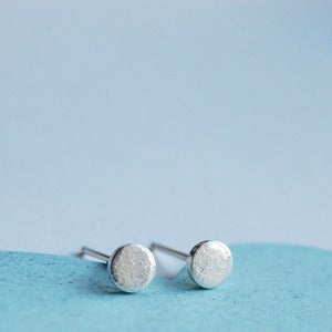 Image of everyday earrings - textured