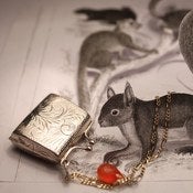 Image of vintage bag necklace... {クラッチ･バッグ}