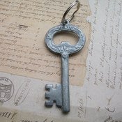 Image of Skeleton Key Keychain