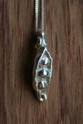 Image of Pea Pod Necklace 3D Small