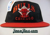 Image of VINTAGE CHICAGO BULLS SIGNATURE AUTHENTIC SNAPBACK 