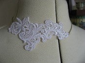 Image of Collier blanc dentelle vintage