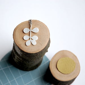 Image of flora necklace 