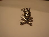 Image of Skull & Crown lapel pin