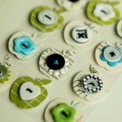 Image of back to school button paper apples
