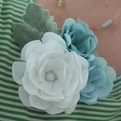 Image of Corsage : 3 flowers : any color
