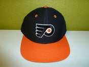 Image of VINTAGE PHILADELPHIA FLYERS SNAPBACK RETRO NHL