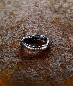 Image of Thin Single Worm Ring